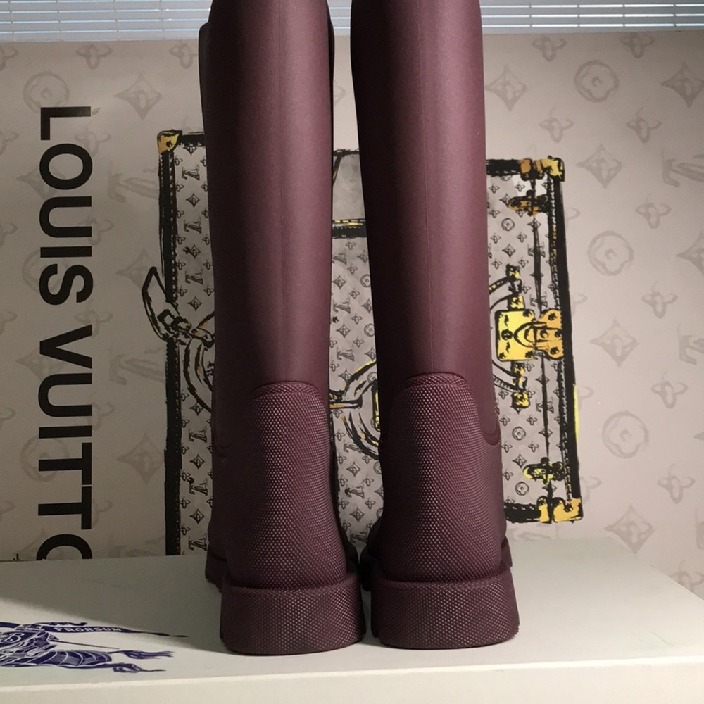 New Authentic BURBERRY Tall Rain Boots – Runway Featured - Picture 11 of 12